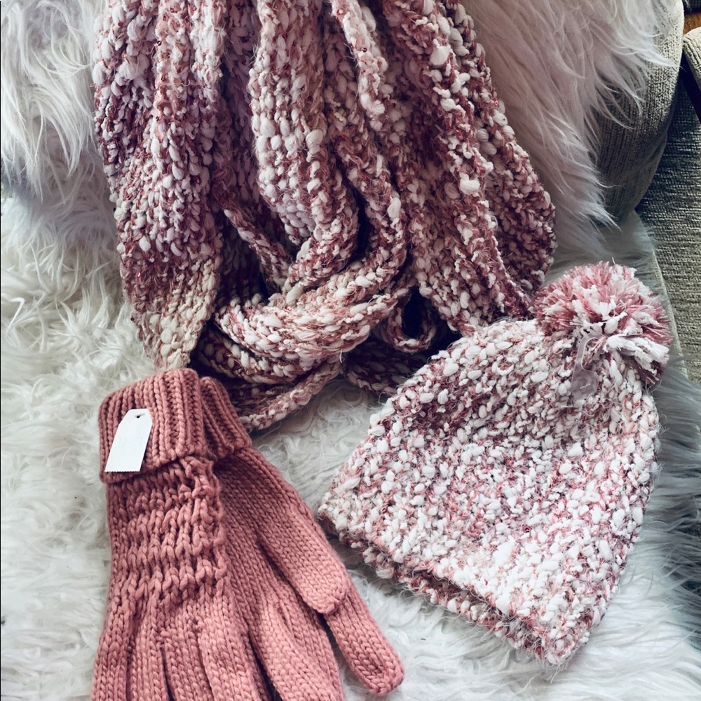 Time and True 3 Piece Hat Scarf and Glove Set